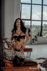 Glamour Babe Doris
